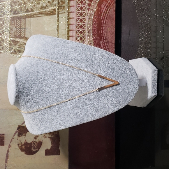 Jewelry - Letter V - Letter Pendant Fashion Necklace